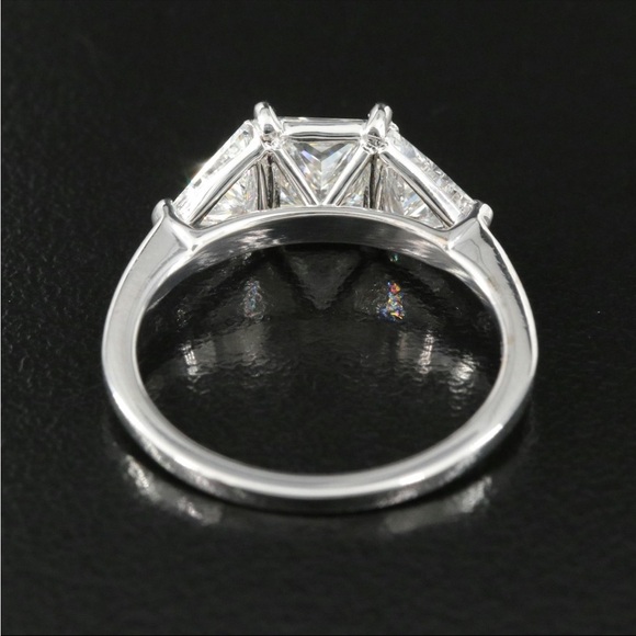 1.90 CTW 💎18k White Gold IGI Certified Lab Diamond Ring - Picture 4 of 8